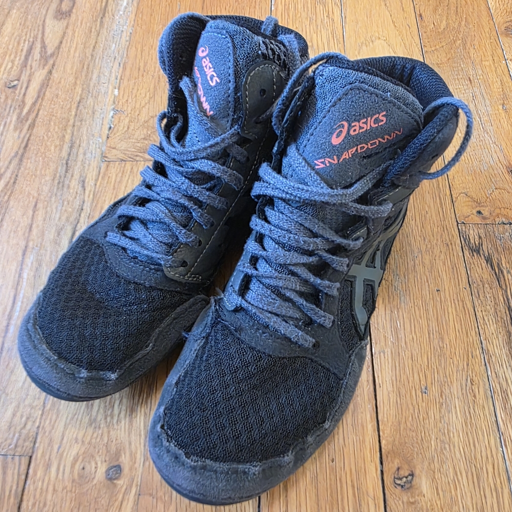 ASICS Kids Black Wrestling Shoes Size 2.5 Y